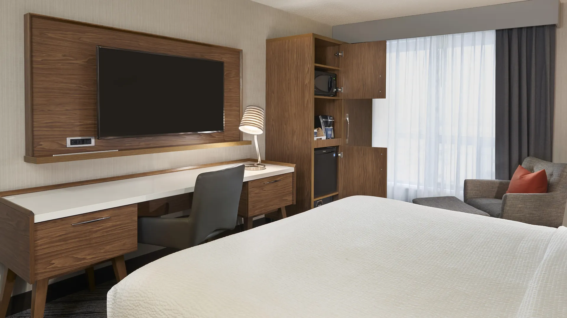 Four Points By Sheraton Toronto Airport East 3*,
