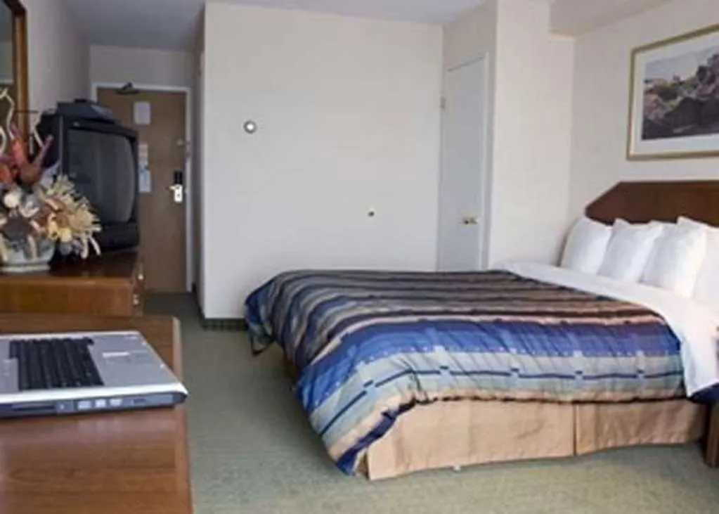 Four Points By Sheraton Toronto Airport East