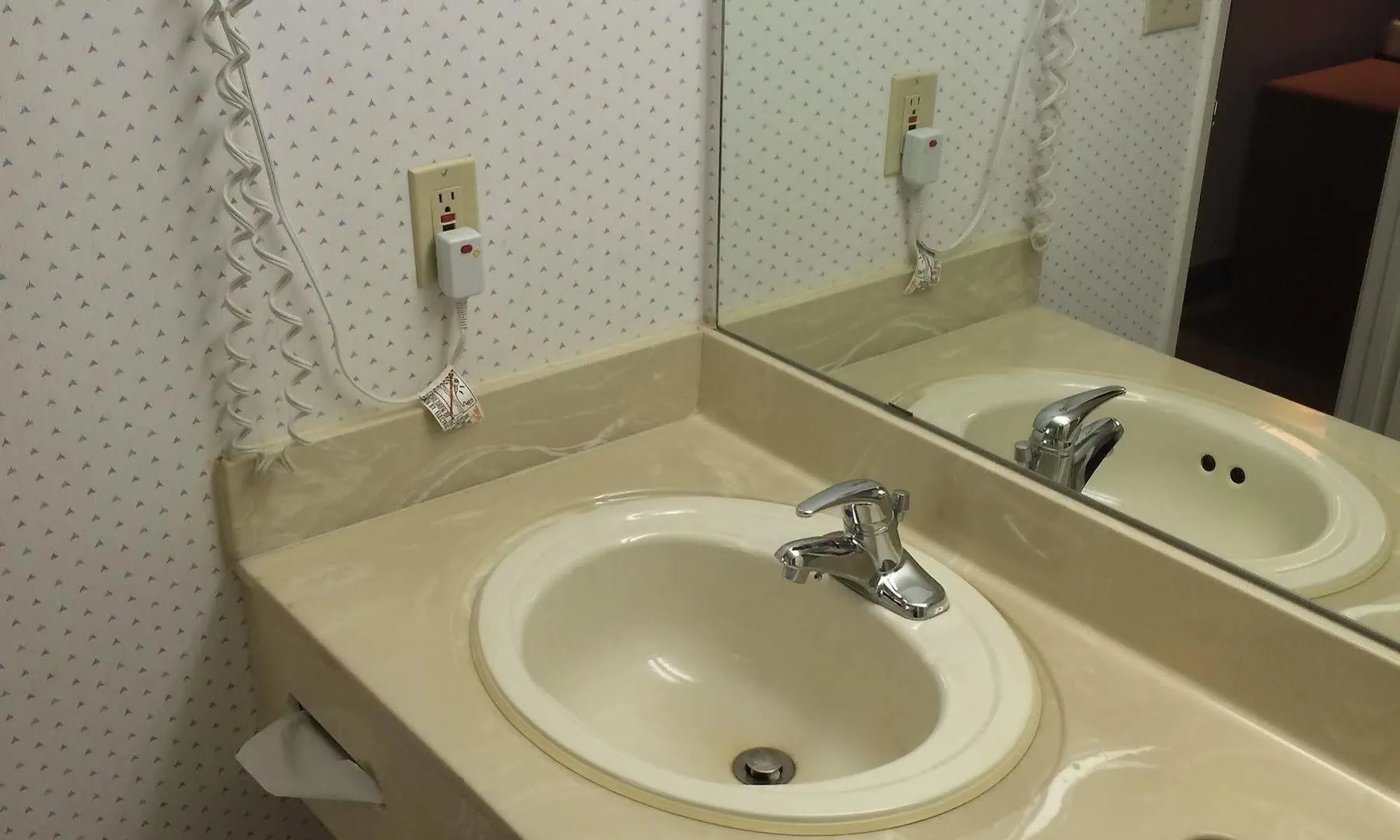 Four Points By Sheraton Toronto Airport East 3*,